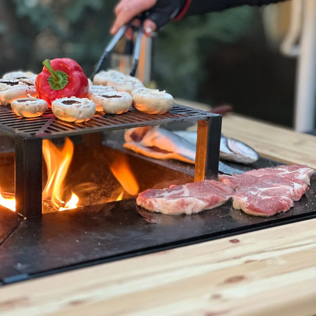 BlowVolt grătar cu plită – gătit carne pe plită oțel 8mm și grill clasic, preparate în suc propriu
