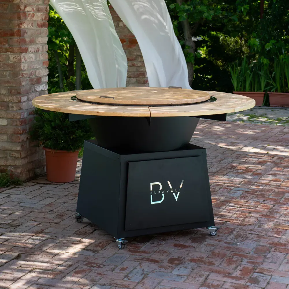 Sphera 900 Clasic devine masă de grădină rotativă cu blat de lemn – experiența BlowVolt 360°